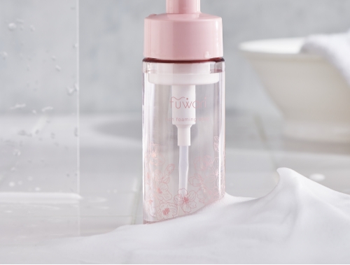 濃密泡で潤い守る　肌想いの弱酸性