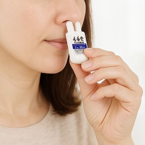 アロマの眠り香を使う女性